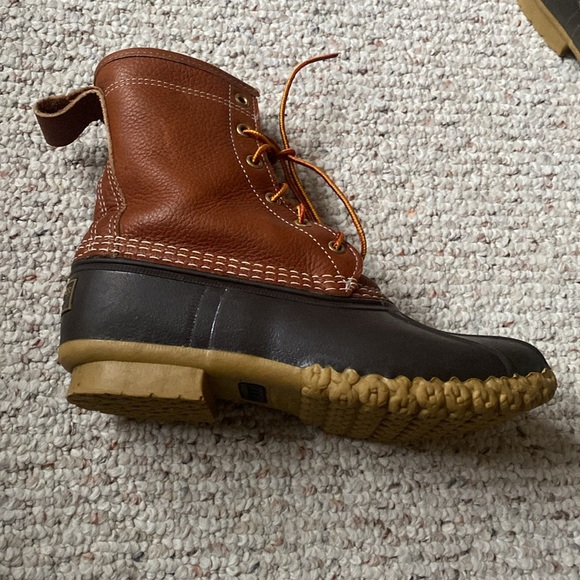 L.L. Bean Women's 8" Bean Boots, Tumbled-Leather Chamois-Lined Size 7 - Picture 3 of 15